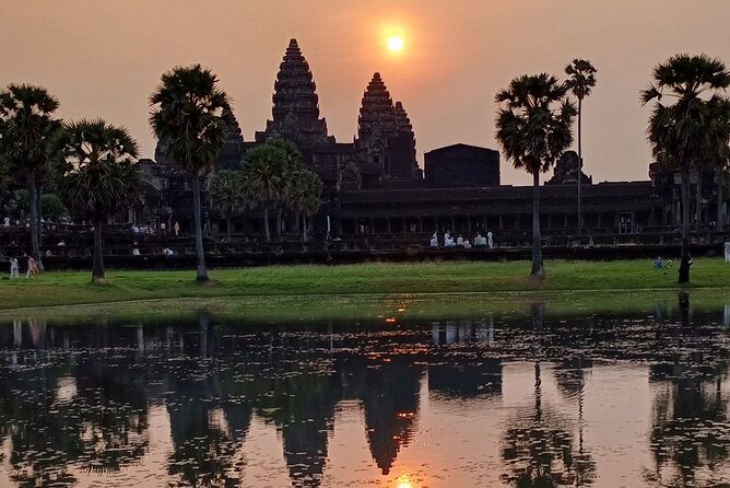 Angkor Wat Sunrise Tour - Sunrise at Angkor Wat in the pre-dawn dark: what to expect