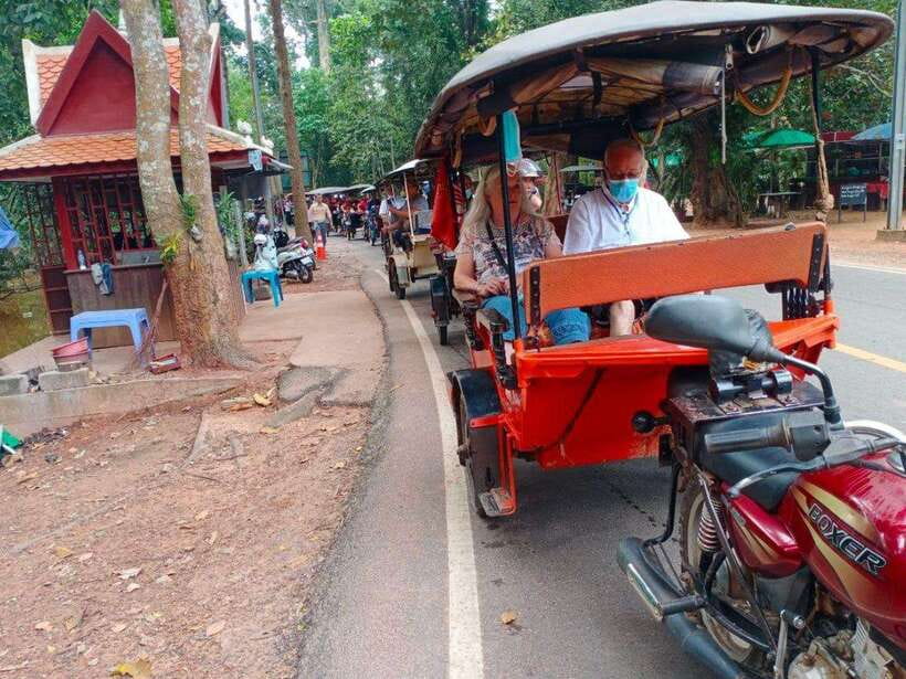 Angkor Wat Tour by Tuk-Tuk with English Speaking Driver - The lunch break and weather reality check