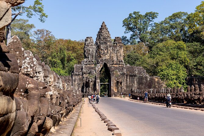 Angkor Wat Tour, Explore The Main Temples With Tour Guide - Bayon and Angkor Thom: The Faces That Take Over the Center
