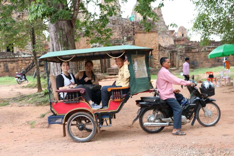 Angkor Wat: Tuk Tuk and Walking Tour - Quick hits from the Angkor route
