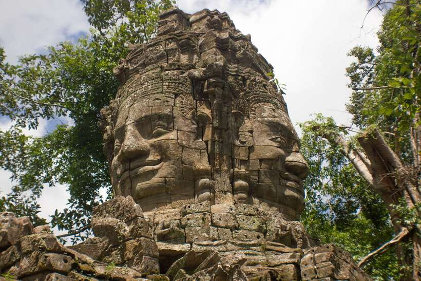 Angkor Wat: Tuk Tuk and Walking Tour - Crowds and momentum: how the route helps you see more