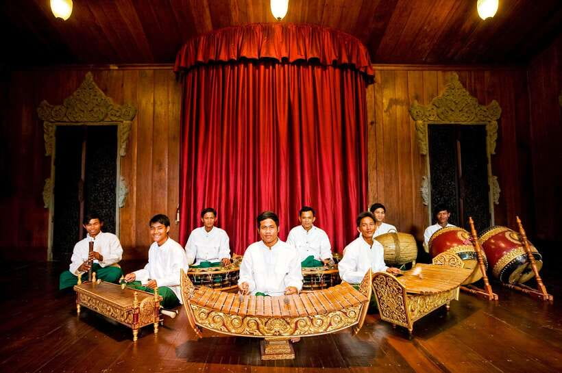 Apsara Performance include Dinner & hotel pick up - Apsara Dinner in Siem Reap: Tuk Tuk Convenience Plus a Real Show