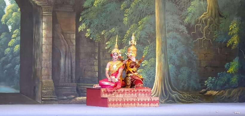 Apsara Performance Including Buffet Dinner & Hotel Pick up - The Apsara dance performance: myths, gestures, and why it works