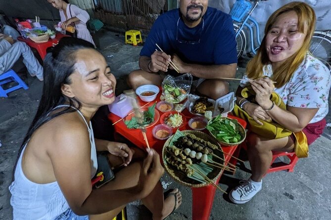 Authentic Walking Food Tour with Local Guide - Nhom Banh Chok Som Lor Khmer at the Cambodia-Vietnam Friendship Monument