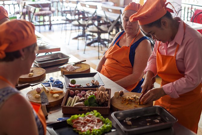 Award-Winning Cooking Class Experience with Professional Teacher - Timing, meeting point, and how to make it easy