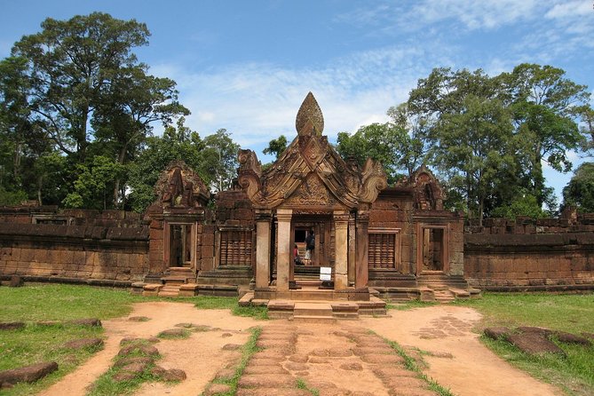 Banteay Srei and Big Tour from Siem Reap Small-Group - Neak Pean, the pond temple with Hindu mythology built in