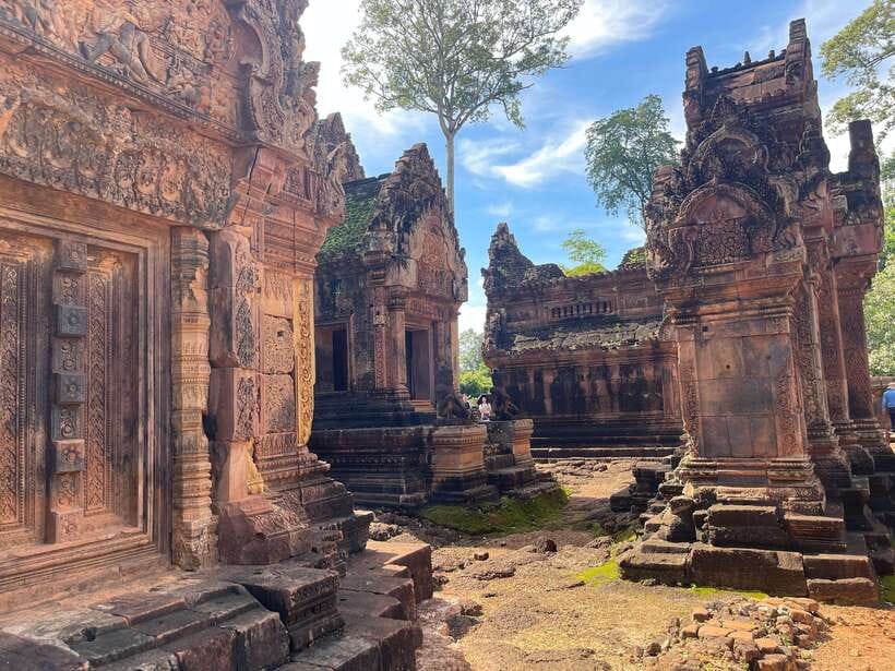 Banteay Srei, Kulen Waterfall & Beng Mealea Exploration - Banteay Srei: why this pink sandstone temple earns time