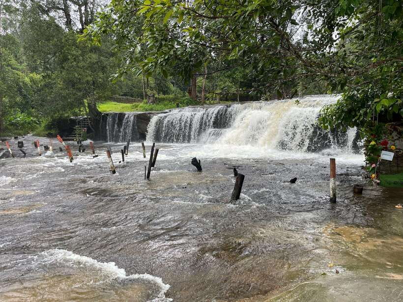 Banteay Srei, Kulen Waterfall & Beng Mealea Small-Group Tour - Beng Mealea: Jungle Temple Ruins That Still Feel Wild