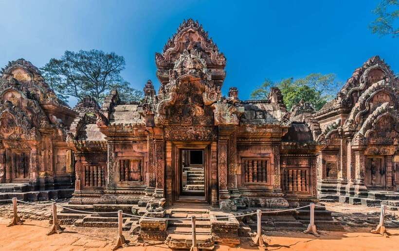 Bantey Srei, Kbal Spean and Landmine museum Private Tuk-Tuk - Kbal Spean jungle riverbed: the hike and Hindu carvings you can actually see