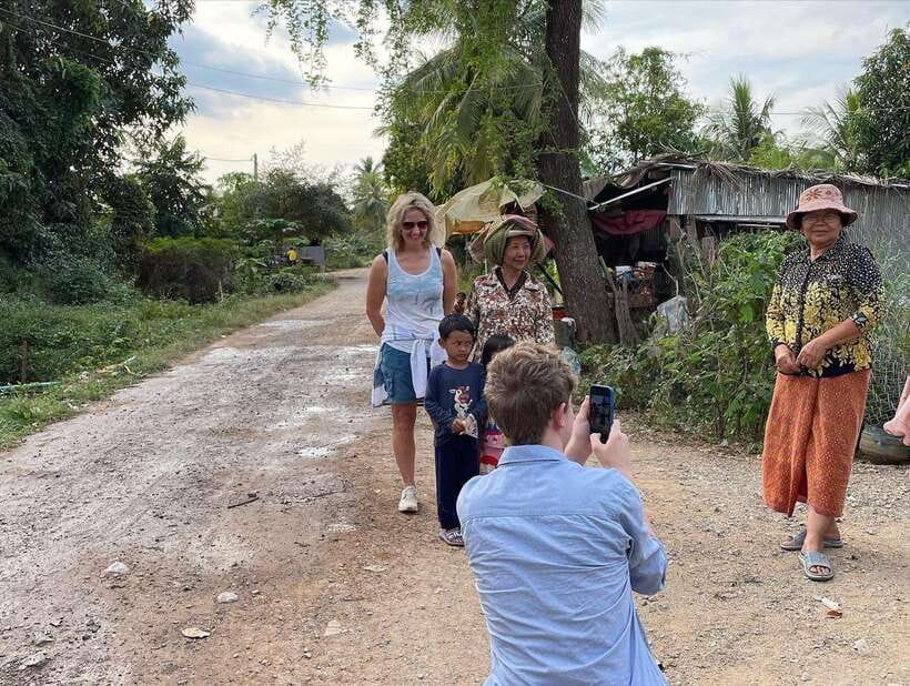 Battambang: Bamboo Train, Bat Cave and Killing Cave Tour - Meeting Up in Battambang City, Small-Group Comfort, and English Guidance