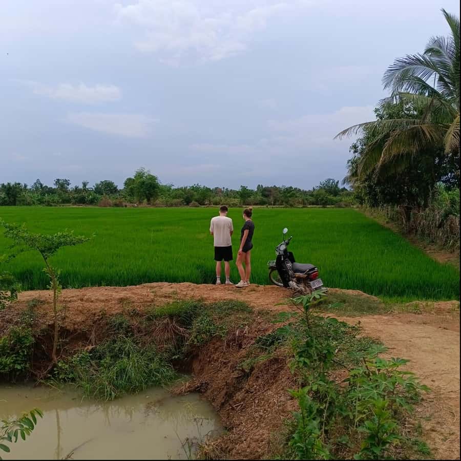 Battambang family tuktuk tour BambooTrain/Wat Banan/Bat cave - Wat Banan Temple and Phnom Sampeau: views with a practical route choice