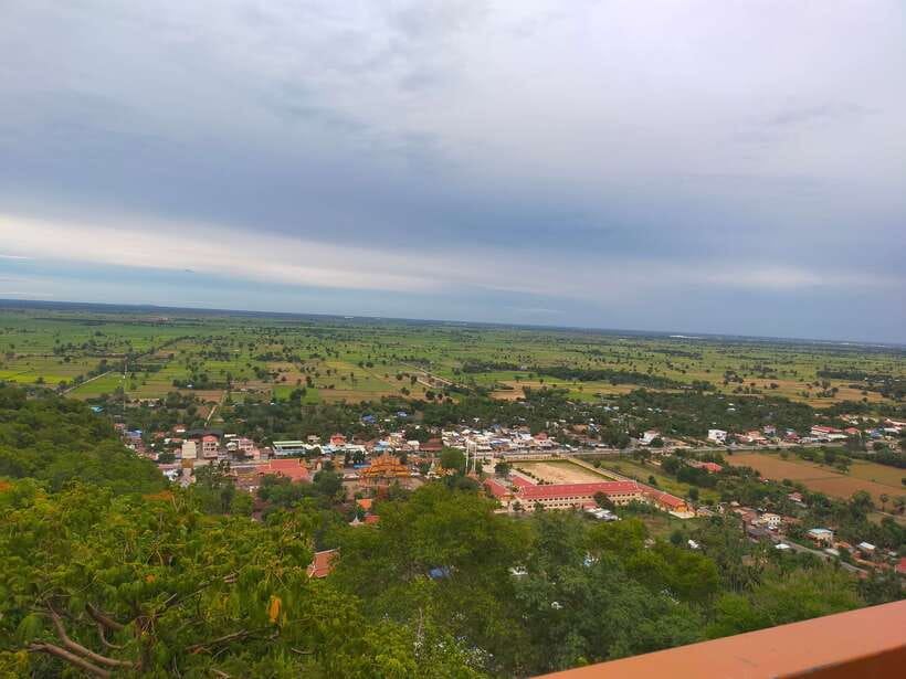 Battambang: Tuk-Tuk, Bamboo Train, Killing/Bat Caves, Sunset - Lunch break in the village, plus the included fruit salad