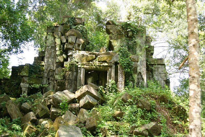 Beng Mealea Temple Private Day Tour - Entering Prasat Beng Mealea: exploring moss, roots, and collapsed stone