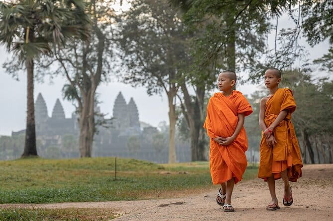 Best Driver Taxi From Siem Reap To Phnom Penh - English Speaking - English-Speaking Driver: Clear Communication and a Calmer Ride