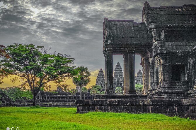 Best Temples Day Tour in Siem Reap with Sunset - Angkor Thom South Gate, Bayon, and the “face towers” effect