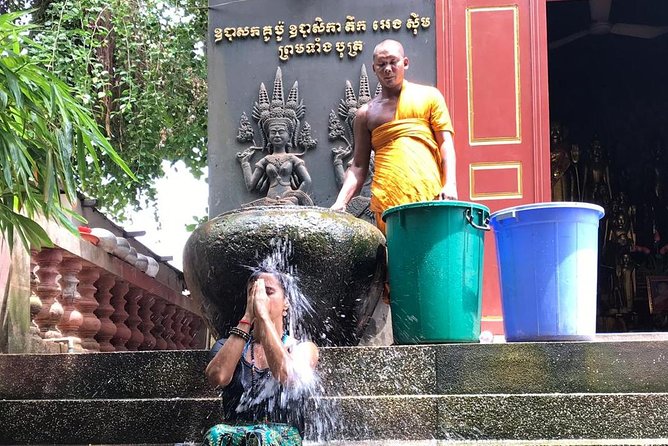 Buddhist Water Blessing and Real Life Experience with Local - A monk-led water blessing that fits a 2 to 3 hour Siem Reap plan