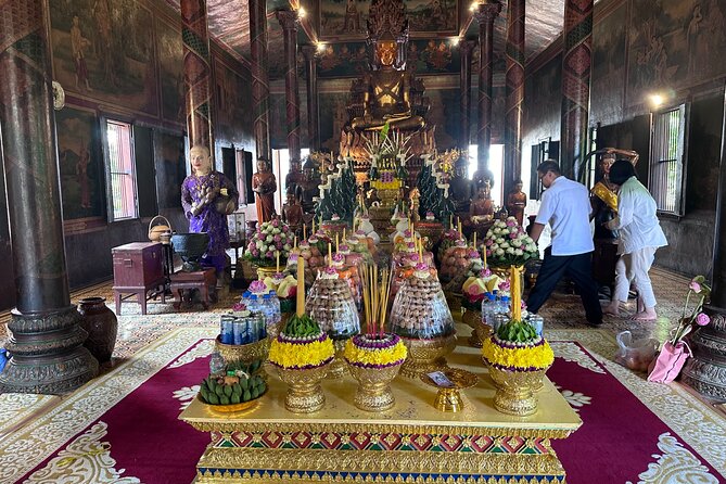 City Highlights and the Killing Fields Day Tour - Independence Monument: a quick national waypoint