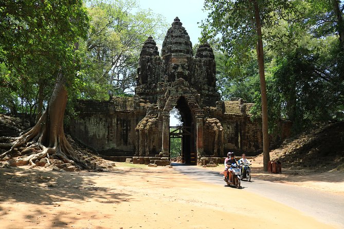 Classic Angkor Wat Sunrise or Sunset Private and Small GroupTour - The Guide, The Vehicle, And The Comfort Pieces That Add Up