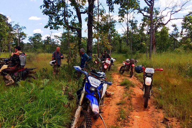 DB Siem Reap Half Day Dirt Bike Tour School - Riding to Banteay Ampil: the temple stop and why the route matters