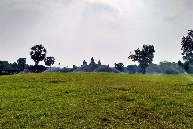 Discover Cambodia 8 Days from Siem Reap to Koh Trong -Phnom Penh - Spean Praptos, stone carving country, Stueng Trang rubber, and then Kratie to Koh Trong