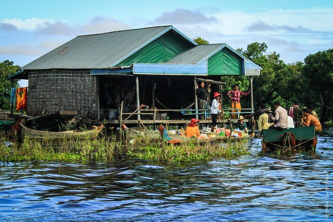 discover floating villages and tonle sap lake by boat - Lunch on the Queen Tara Riverboat: food, drinks, hammocks, and pace