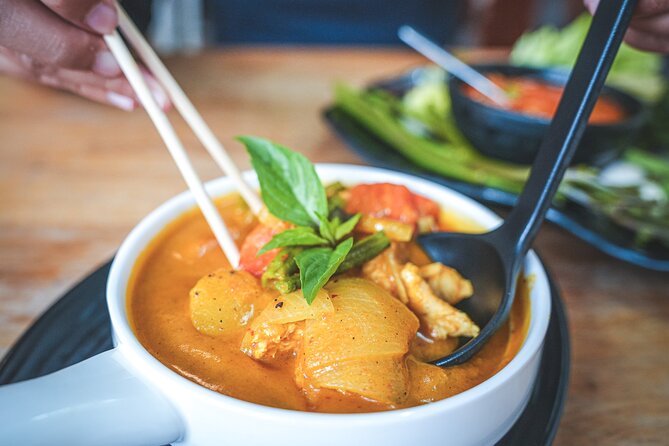 Discover the Tastes Temples and Tales of Authentic Cambodia - Phnom Penh Dinner: Big Night, Local Dishes