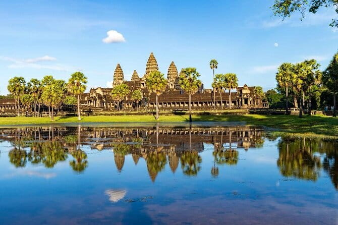Explore Angkor Sunrise Spectacle a Full Day Temples Tour - Bayon Temple: The Face Towers, Up Close
