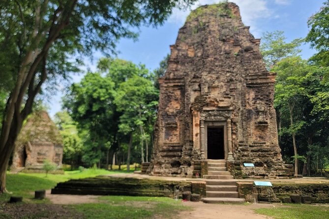 Exploring Siem Reap: Scenic Journey from Phnom Penh or Vice Versa - Skun Spider Sanctuary: a 15-minute culture stop you’ll never forget