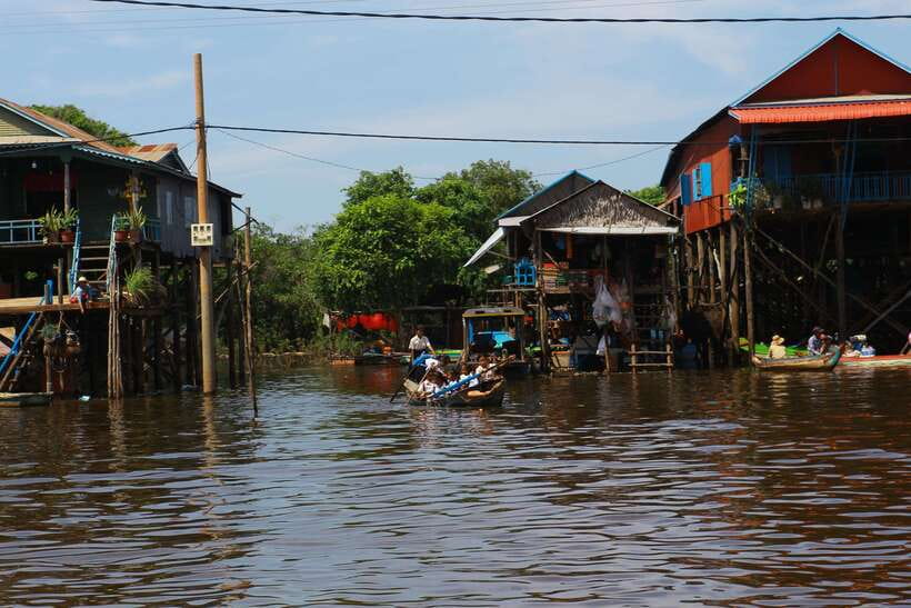 Exploring the Enchanting Kampong Phluk Floating Village - Stilt Houses and Fishing Life: What You’re Actually Watching
