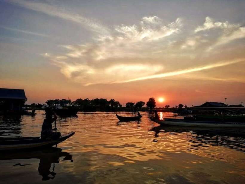 Floating Village and Tonlé Sap Sunset Tour - Arriving at Mey Chrey: Meeting a Family on the Water