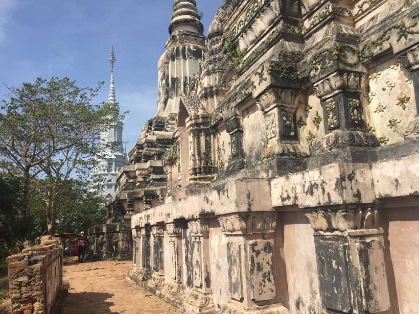 From Phnom Penh: Oudongk Mountain and Koh Chen Island Tour - Buddhist Center and the Village of Nuns: Faith, Explained in Plain Terms
