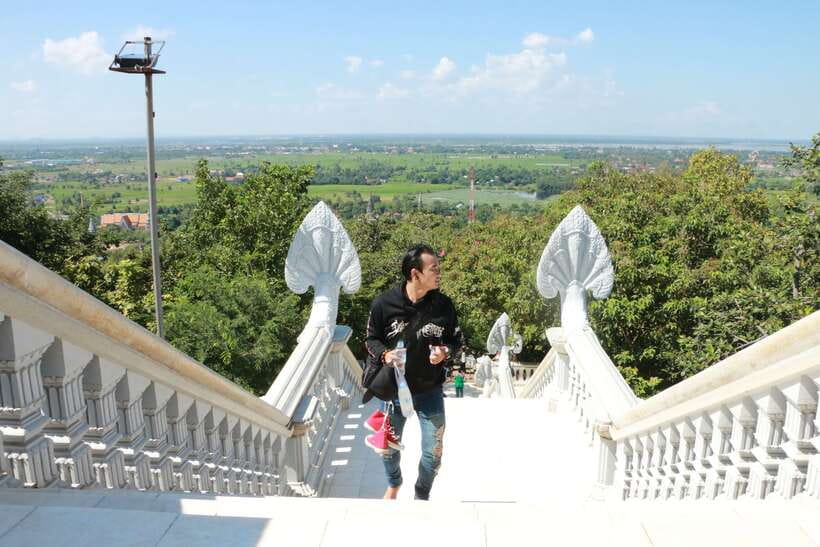 From Phnom Penh: Oudongk Mountain and Koh Chen Island Tour - Small Group, Strong Transport, Included Drinks