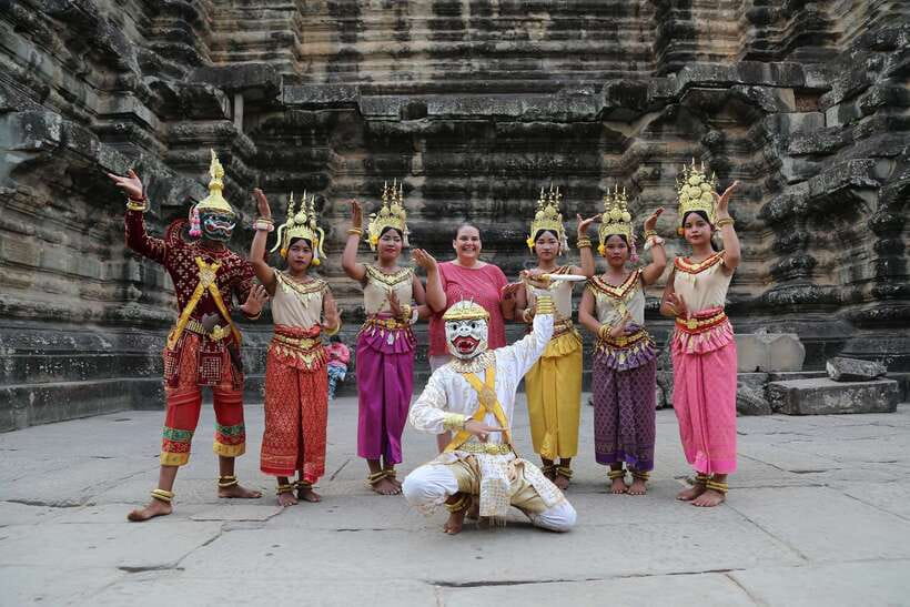 From Siem Reap: Angkor Wat Full-Day Private Tour & Sunrise - Meals, snacks, and the heat strategy that keeps the day pleasant