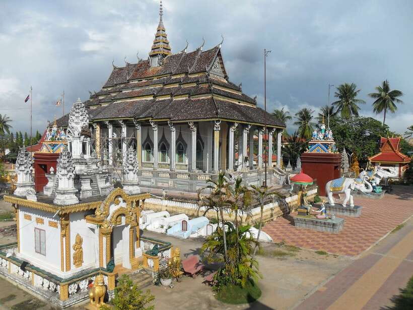 From Siem Reap: Battambang Day Trip Bamboo Train, Bats Cave - How the full day flows, and where you might feel time pressure