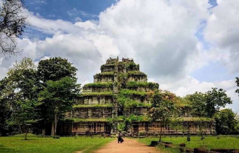 From Siem Reap: Koh Ker and Beng Mealea Temples Tour - What to pack for walking, heat, and sticky stone surfaces