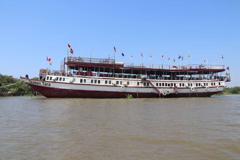 From Siem Reap: Tonle Sap Floating Villages Tour - Inside One Floating Village: Homes, Schools, Markets, and Churches