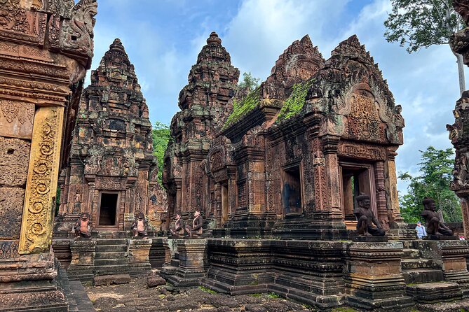 Full Day Banteay Srei Beng Mealea and Koh Ker Small Group Tour - Stop 1: Srah Srang and the Preah Dak palm-cake break