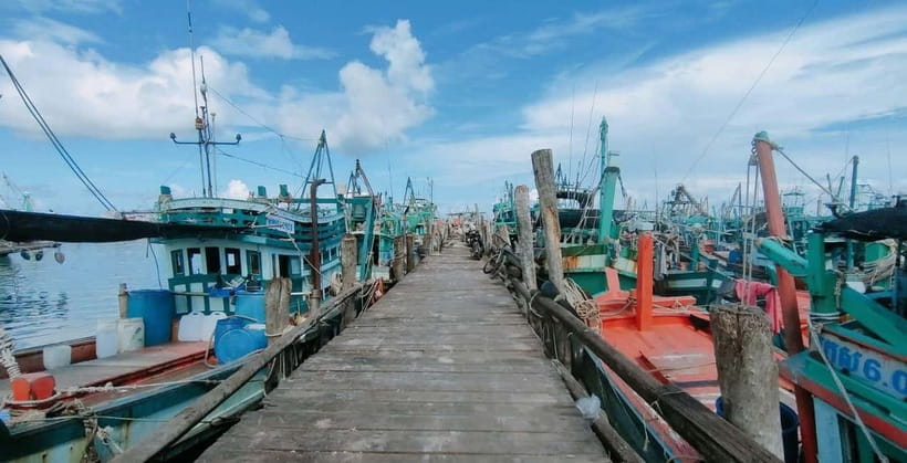 Full Day City Tour with A Boat Trip to 2 Islands - Gate 1 to Otres Pier: how the day starts