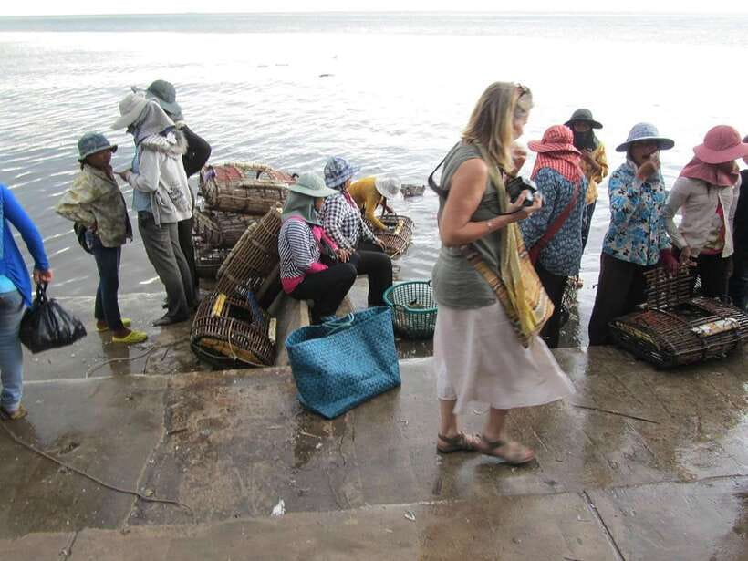 FULL DAY - Countryside Tuk-Tuk Pepper Tour + Kep - Kep Crab Market Lunch, Where the Meal Feels Like Part of the Show