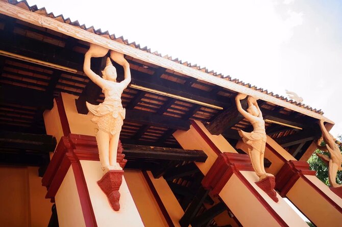 Full-Day Discover Oudong Mountain-Former Capital City & Phnom Penh City Tours - Independence Monument and the Sihanouk statue: Phnom Penh’s modern anchor