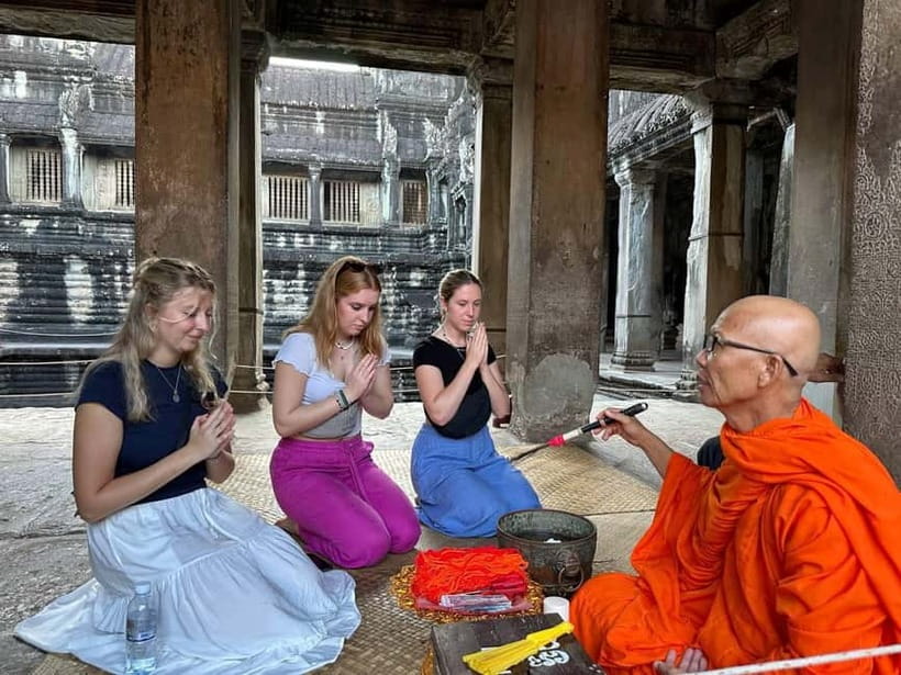 Full-Day Explore Angkor Temples Sunset Tour (with Lunch) - Lunch Break at Srah Srang Royal Pool, Plus a Real Food Reset