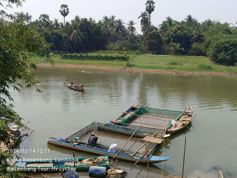 Full-day: Handicraft, Bamboo train, Killing cave, Bat Cave - Ek Phnom Temple and north-side Battambang stops