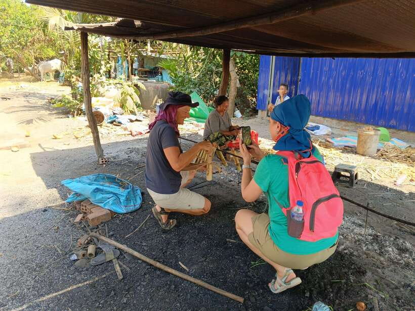 Full-day: Handicraft, Bamboo train, Killing cave, Bat Cave - Colonial Battambang: provincial hall and monuments