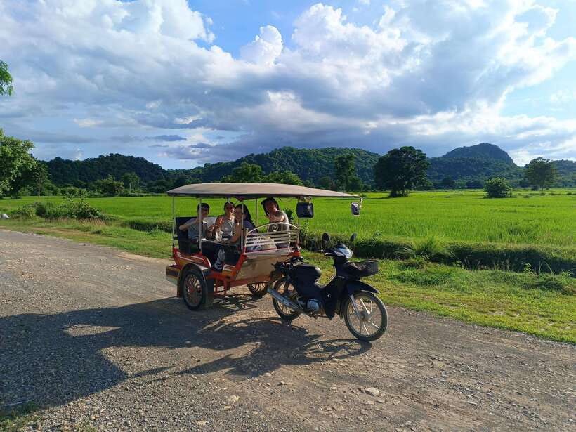 Full-day: Original bamboo train, Wat Banan, Phnom Sampov - Hanging bridge, Sangke River, and the easy photo moment