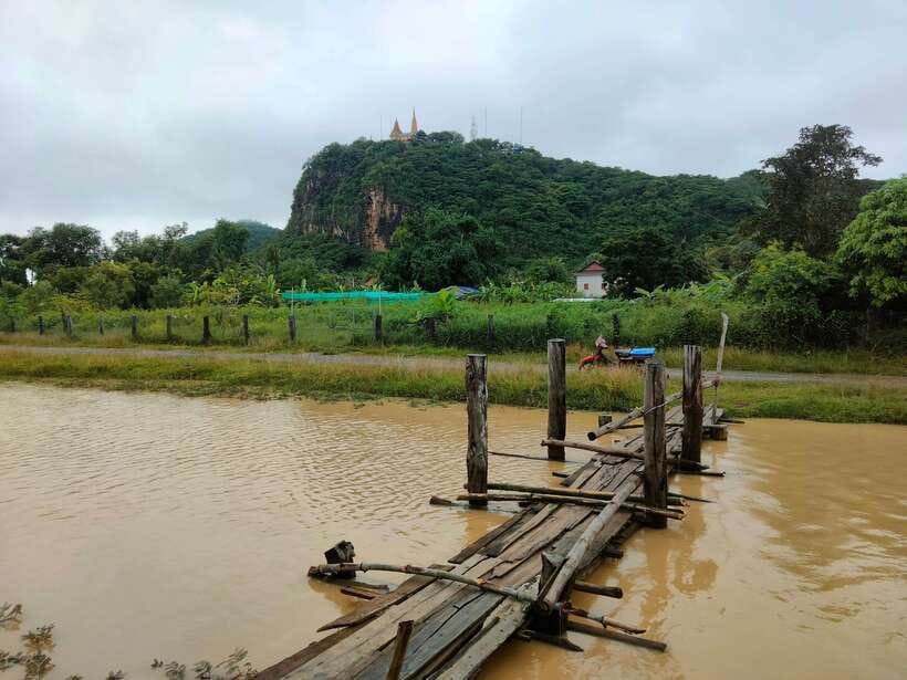 Full-day: Original bamboo train, Wat Banan, Phnom Sampov - Getting around by tuk-tuk, and why it matters here