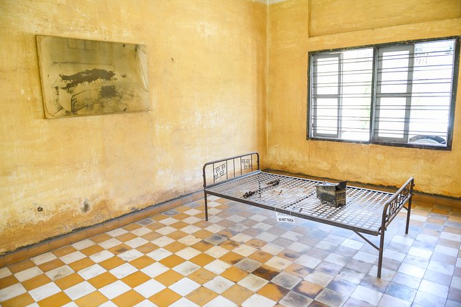 Full-Day Phnom Penh Sightseeing Tour & Killing Field - One day in Phnom Penh, with the contrast you came for