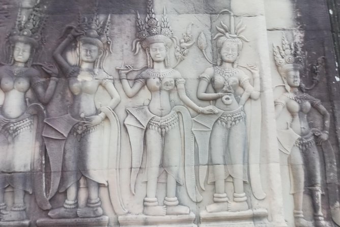 Full-Day Private Custom Tour in Siem Reap - Price and logistics: is $122 per car good value?