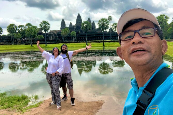 Full-Day Private Tuk Tuk Tour of Angkor Wat Temples - Angkor Thom and Bayon: the city story in 3 hours