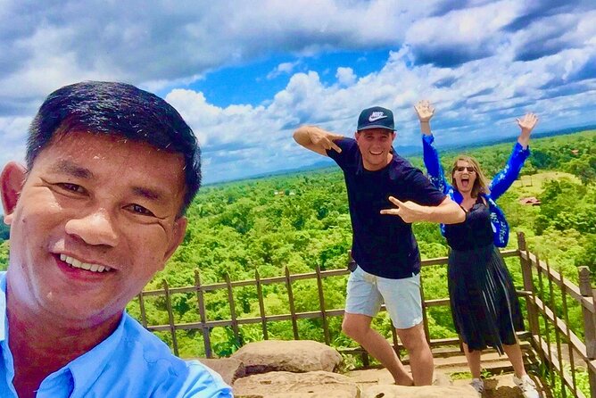 Full-Day Private Tuk Tuk Tour of Angkor Wat Temples - Guides like Mr Sokna and Mr Mark: punctuality plus real help