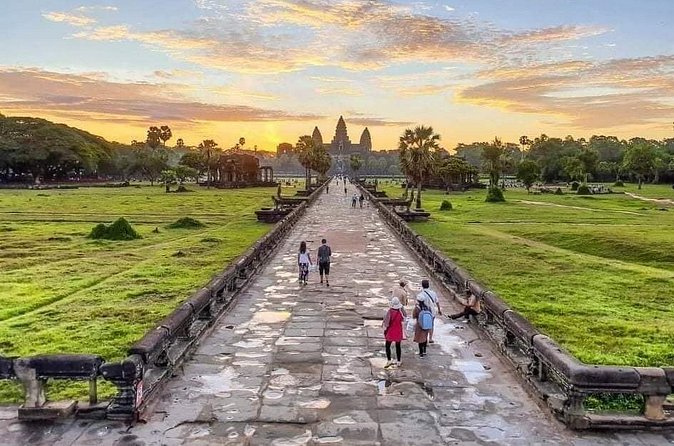 Full Day Tour Angkor Wat Sunrise and Siem Reap Temples - What to pay attention to on the day